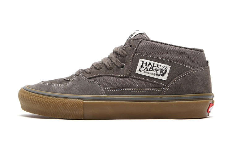 Vans - Skate Half Cab
Style # VN0A5FCD77J1
Color : Walnut / Gum