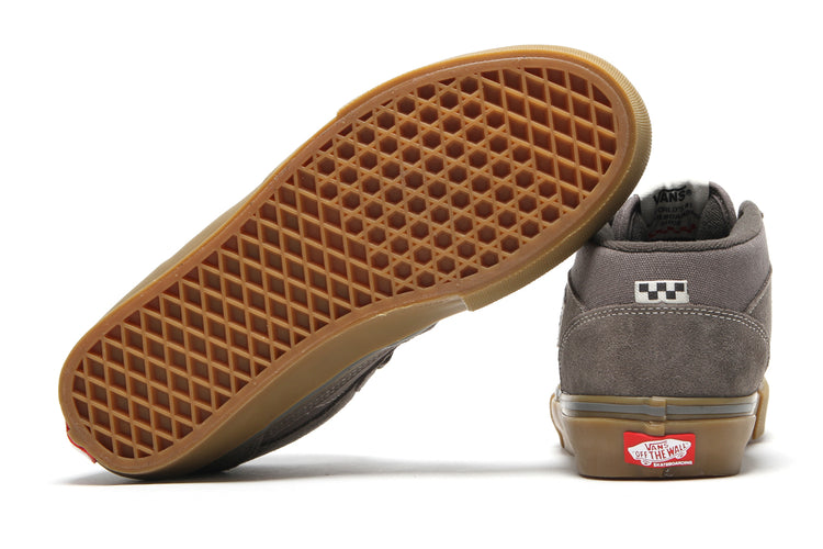 Vans - Skate Half Cab
Style # VN0A5FCD77J1
Color : Walnut / Gum