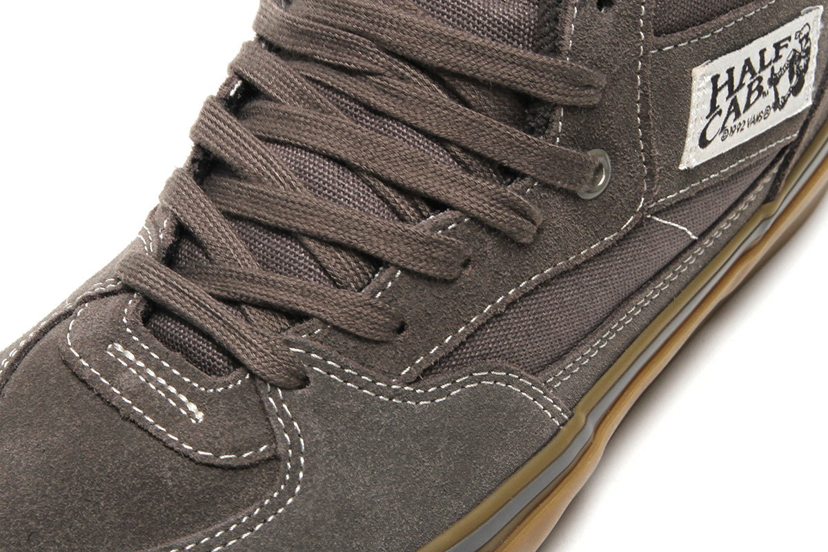 Vans - Skate Half Cab
Style # VN0A5FCD77J1
Color : Walnut / Gum