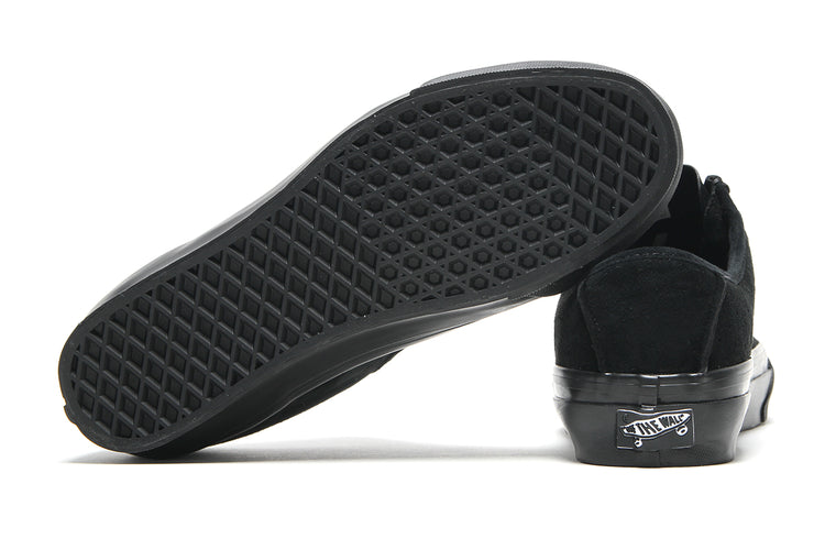 Vans - LX SF Moc Low
Style # VN000Z3XBKA1
Color : Black / Black