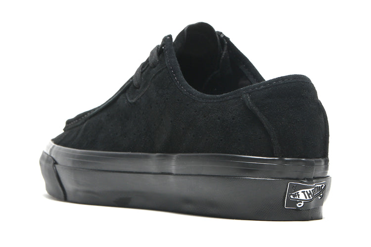 Vans - LX SF Moc Low
Style # VN000Z3XBKA1
Color : Black / Black
