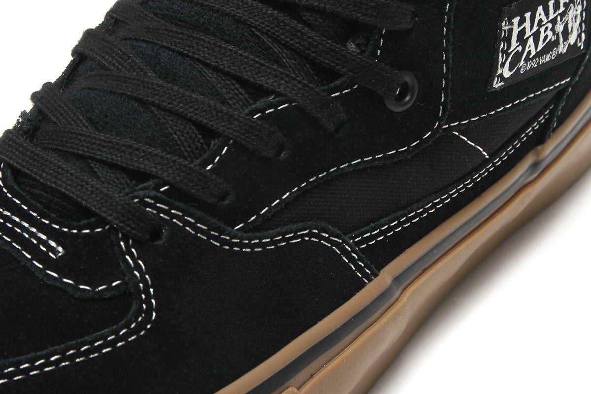 Vans - Skate Half Cab
Style # VN0A5FCDB9K1
Color : Black / Gum / White