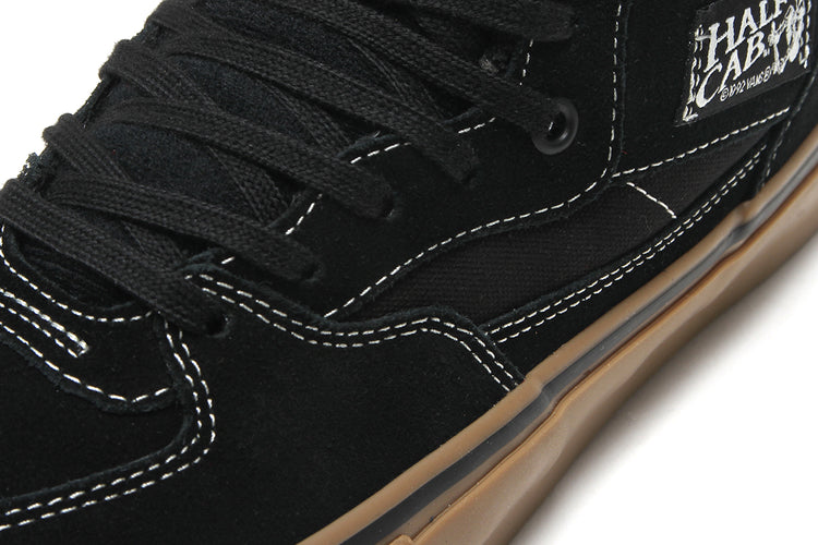 Vans - Skate Half Cab
Style # VN0A5FCDB9K1
Color : Black / Gum / White