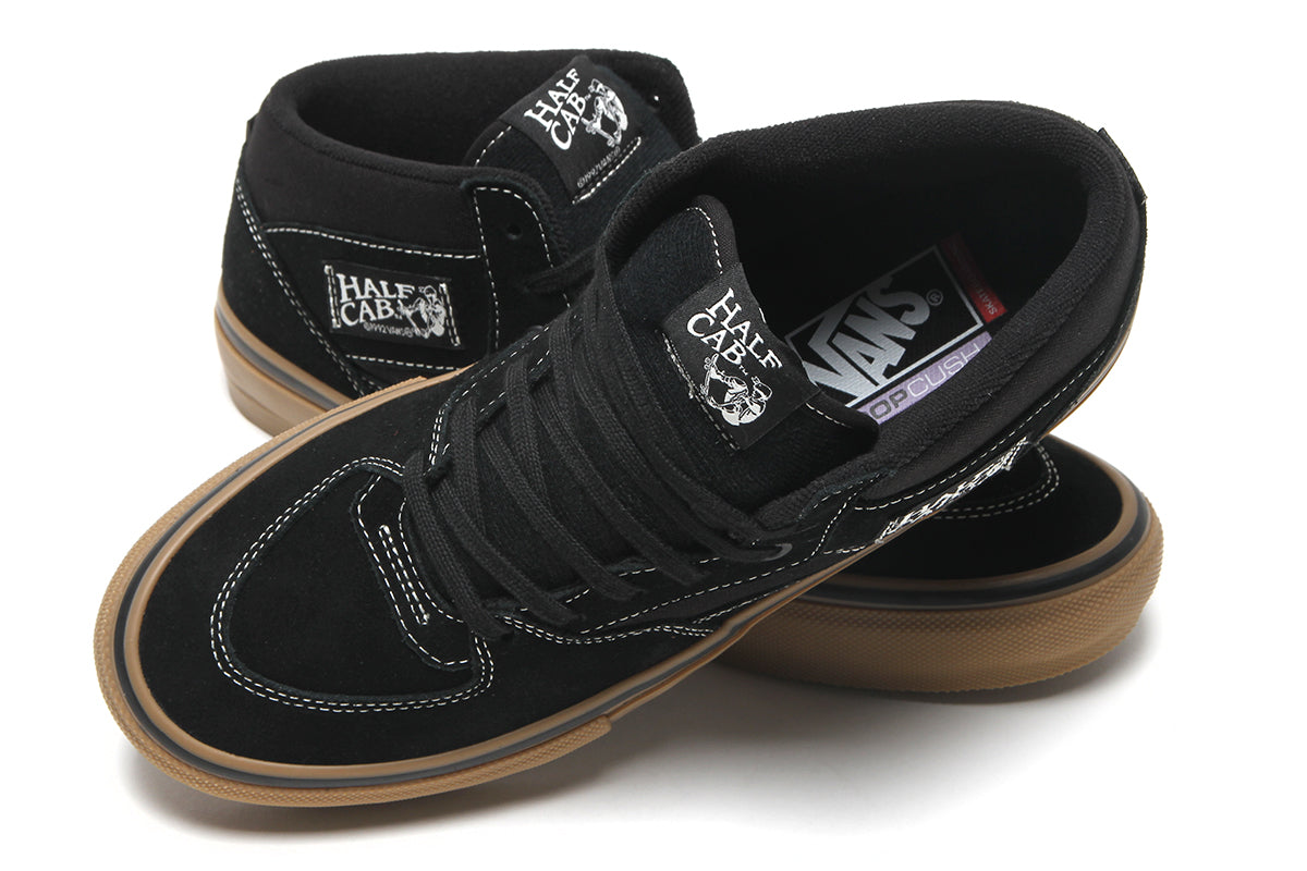 Vans - Skate Half Cab
Style # VN0A5FCDB9K1
Color : Black / Gum / White