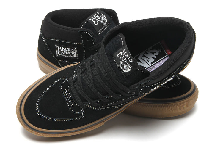 Vans - Skate Half Cab
Style # VN0A5FCDB9K1
Color : Black / Gum / White