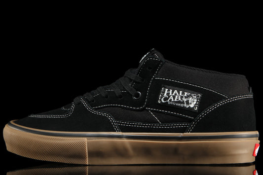 Vans - Skate Half Cab
Style # VN0A5FCDB9K1
Color : Black / Gum / White