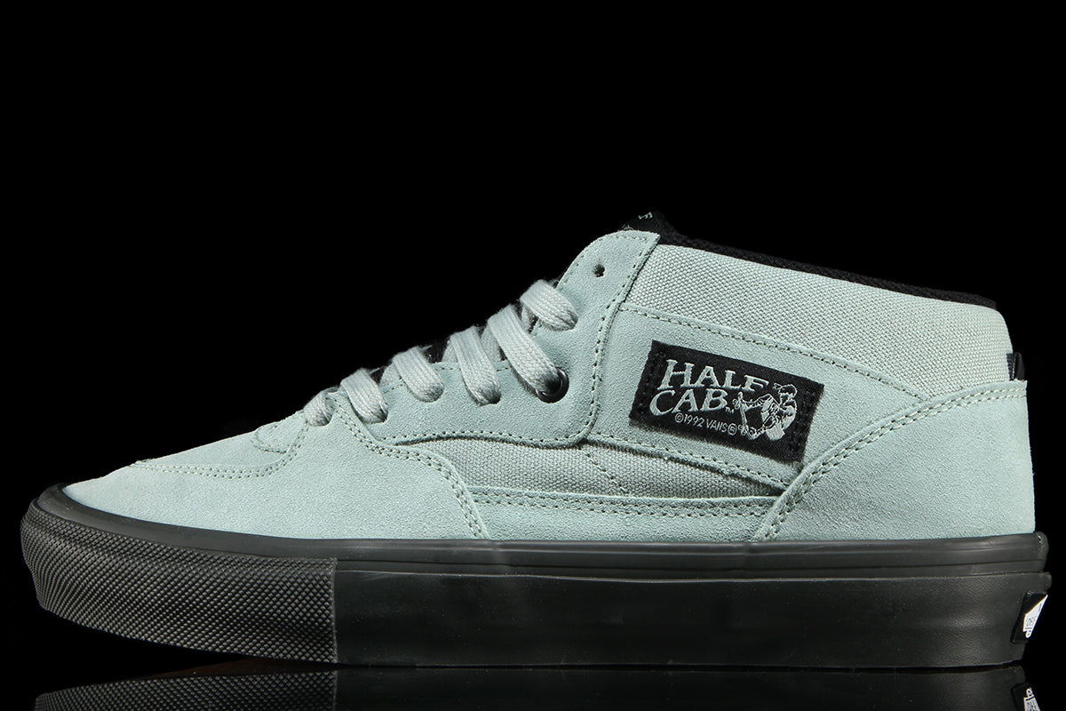 Vans - Skate Half Cab
Style # VN0A5FCDEMW1
Color : Grey Olive / Black