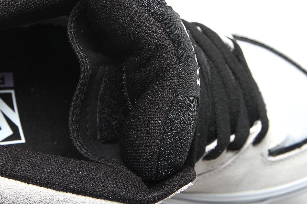 Vans - Skate Half Cab Wafflecup
Style # VN000D9ZYB21
Color : White / Black