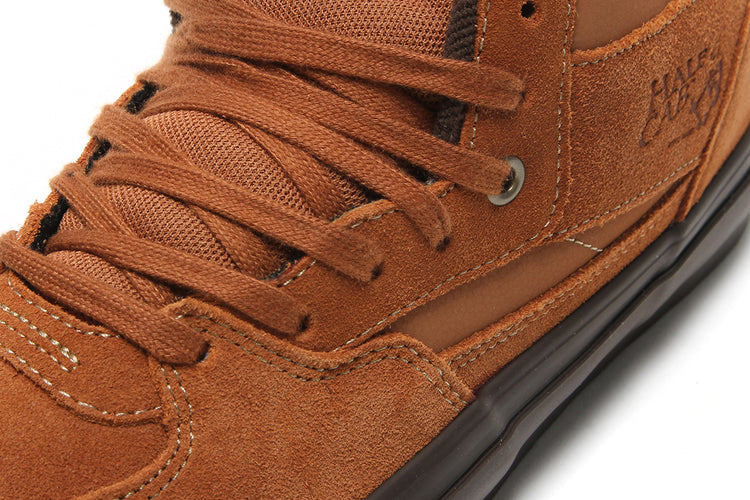 Vans - Skate Half Cab
Style # VN0A5FCDCL61
Color : Golden Brown / Gum