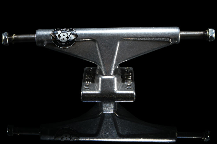 Venture - V8 Trucks (Set of 2)
Color : Polished