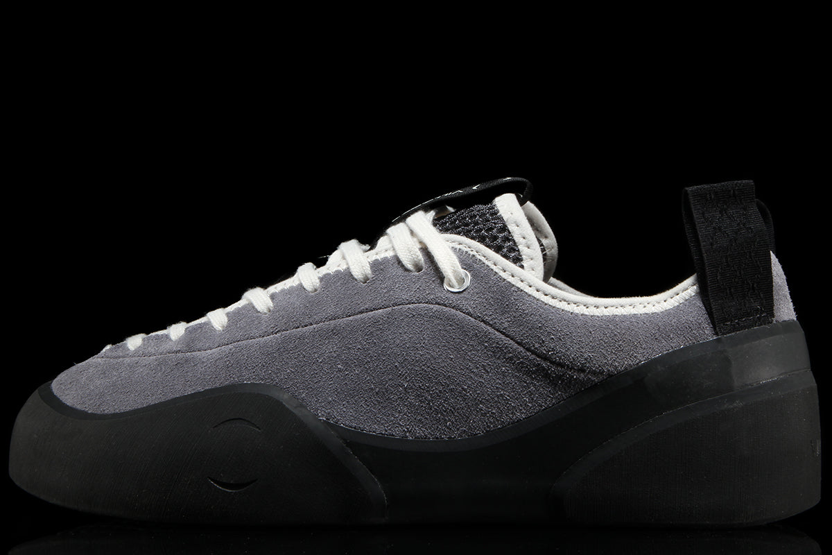 Village PM - 1 PM
Color : Grey / Natural Black