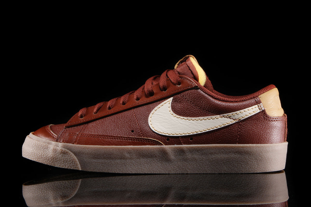 Nike Blazer Low '77 EMB - Oxen Brown / Pearl White