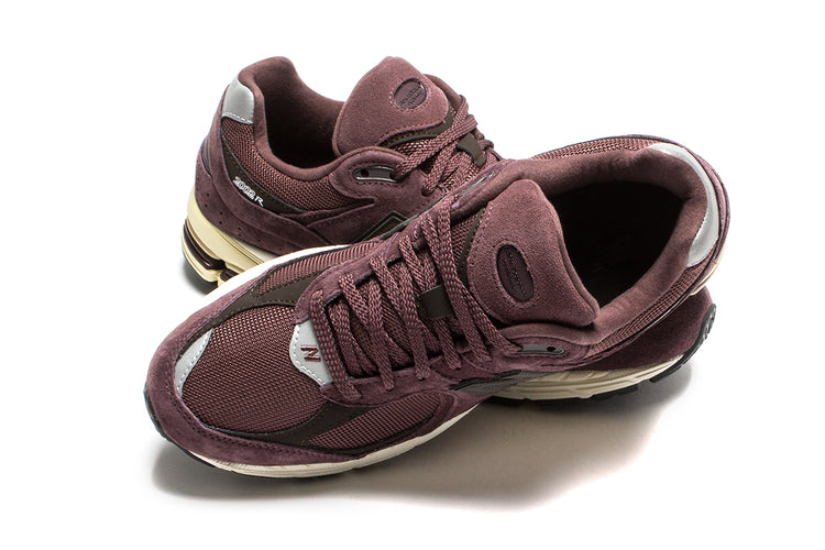 New Balance 2002R Dark Grape / White