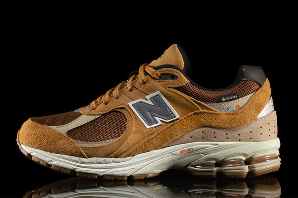 4-11-23-NewBalance-2002-R-Gore
